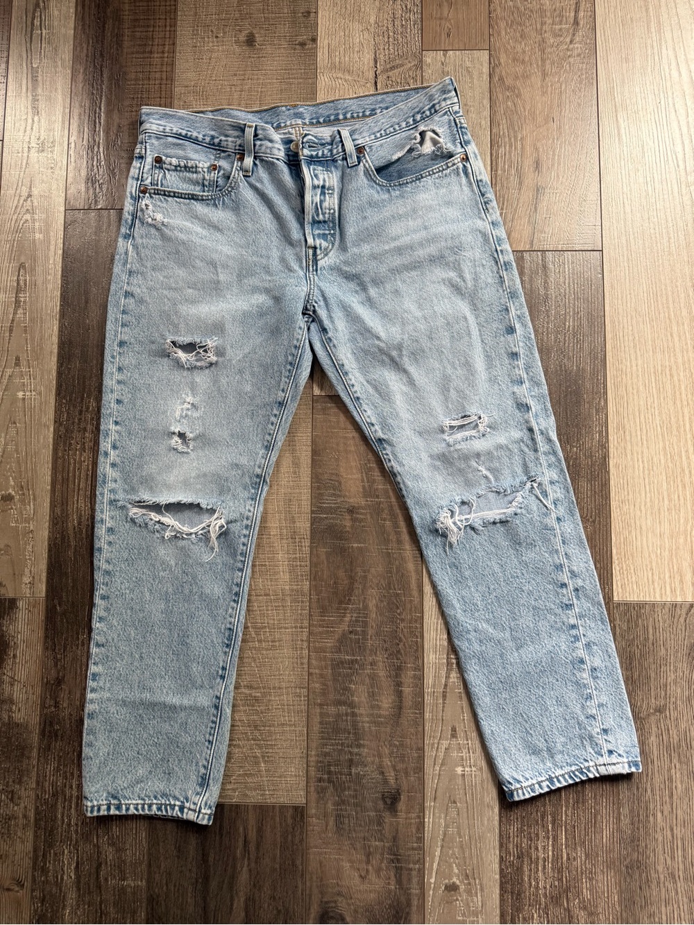 Levi's Light Blue Straight Leg Ripped Jeans 
W31 L28 button fly